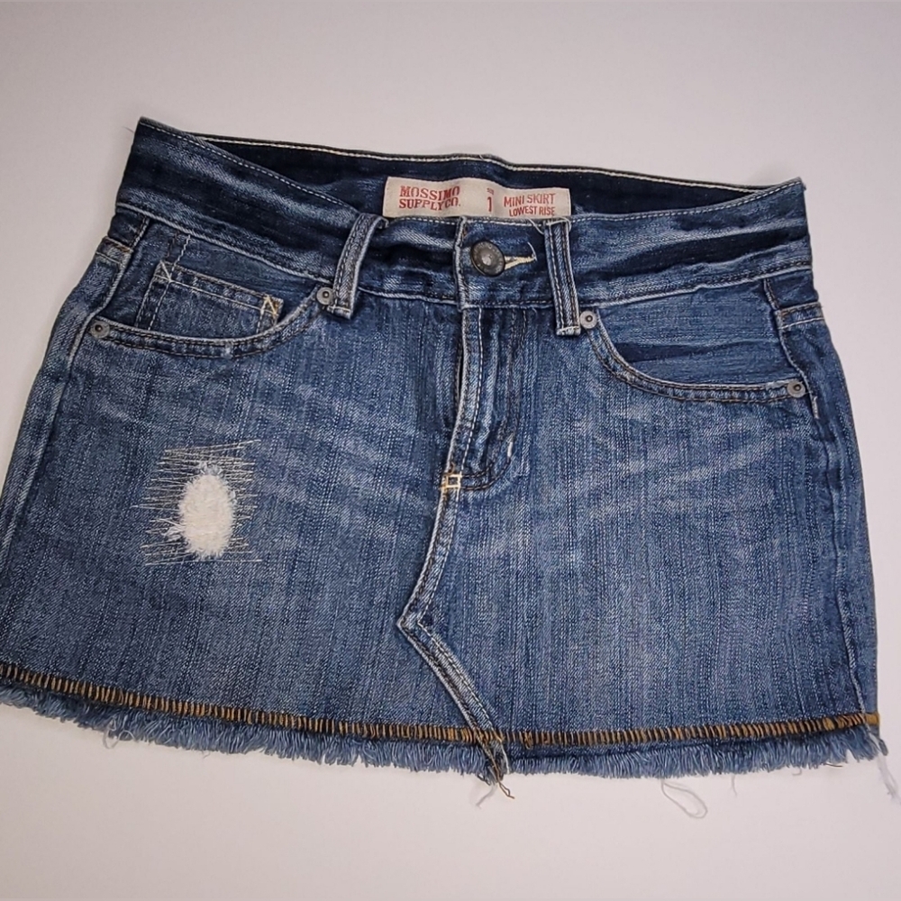 Mossimo Y2K Low Rise Denim Mini Skirt Size 1 – Distressed Frayed Hem